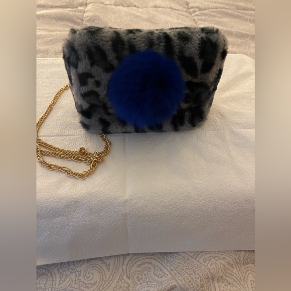 AREA STARS FAUX FUR SHOULDER BAG - Picture 6 of 14